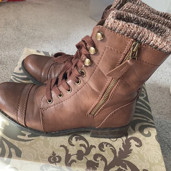 Brown boots - Picture 4 of 7